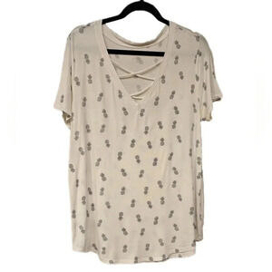 Zoe + Liv, Size XL, Off-White Tee w/Silver Pineapples Print